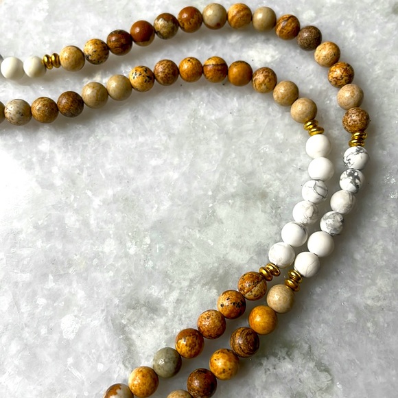 Mala necklace with tassel and gold medallian - Picture 4 of 10